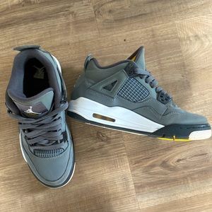 slightly worn Nike Air Jordan 4’s Cool Grey